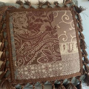 Throw pillow. Great for any accented room.